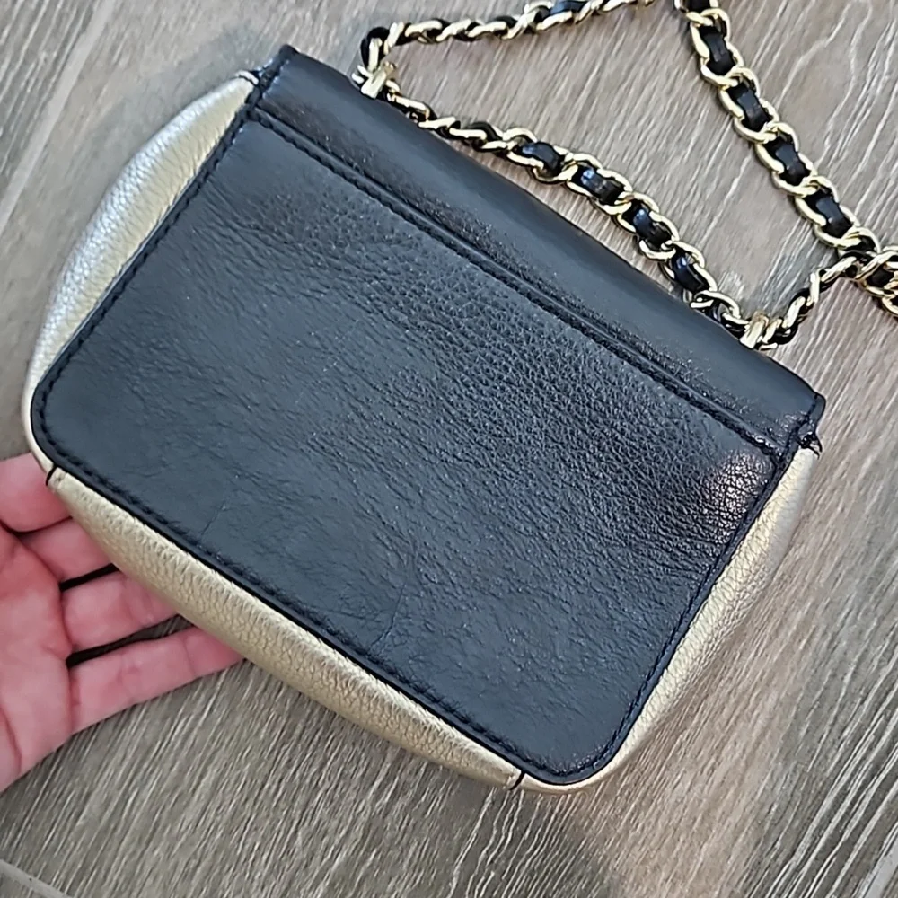 Black and gold tory burch purse - Picture 3 of 8